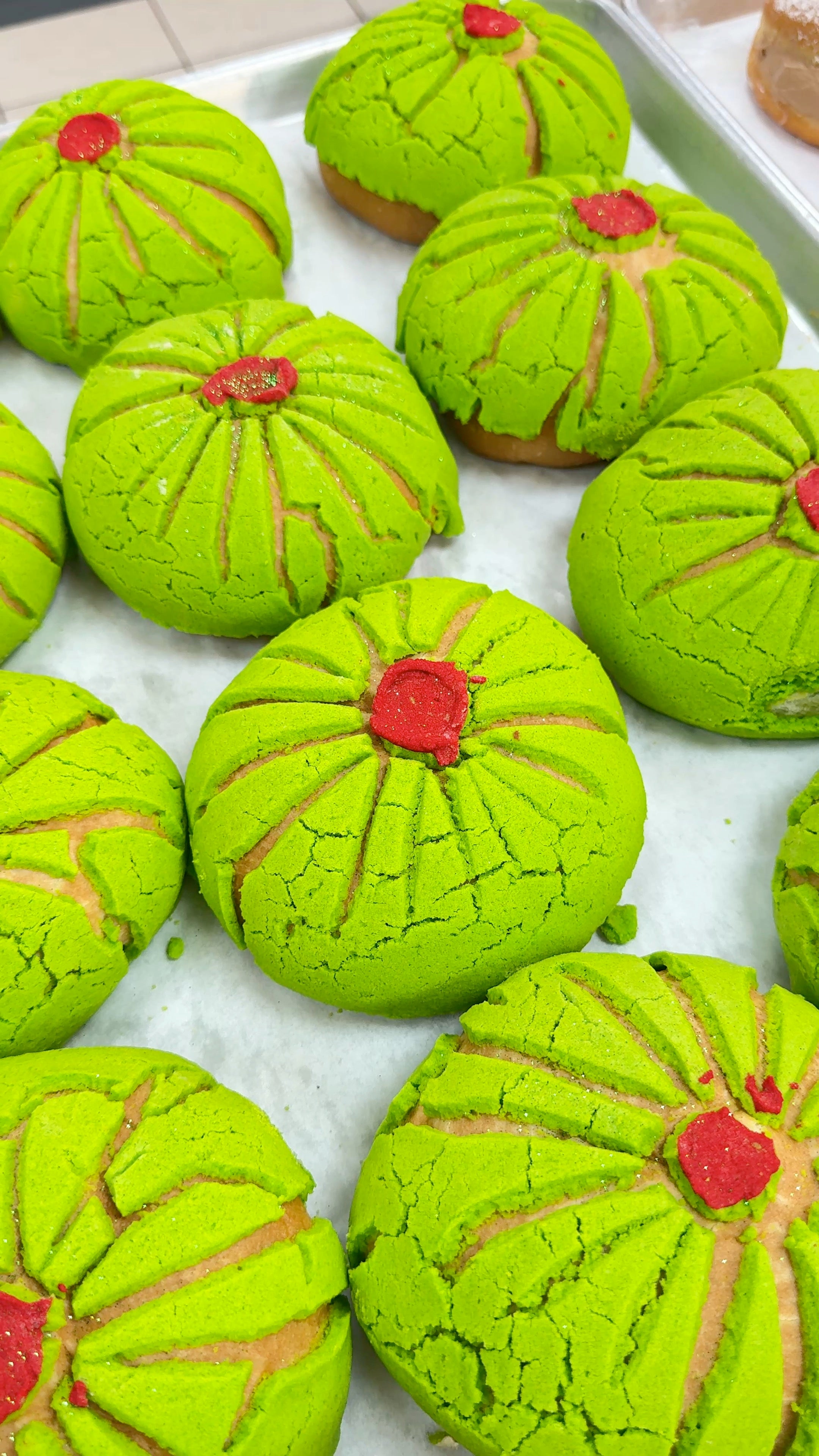 Grinch Conchas (6 piece)