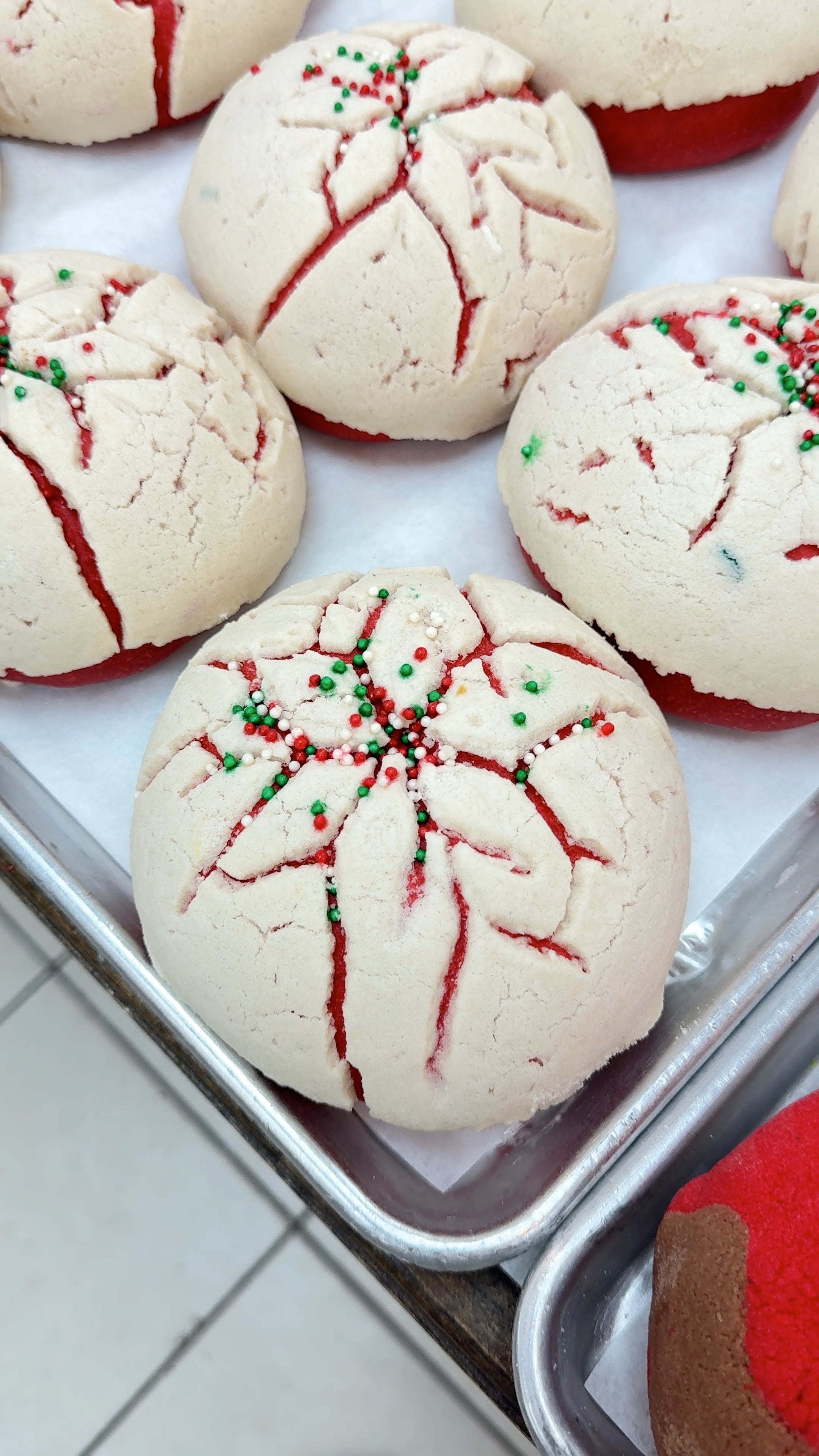 Red Velvet Conchas (6-Piece Pack)